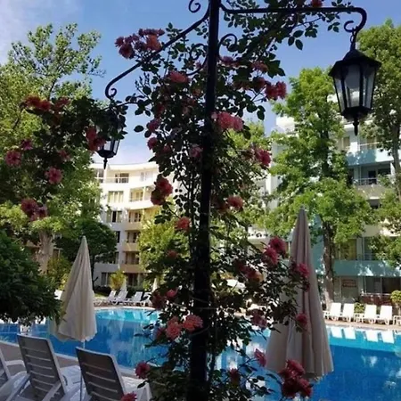 Апартамент Charming 1-Bed Apartment Слънчев бряг
