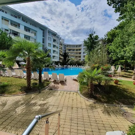 Апартамент Charming 1-Bed Apartment Слънчев бряг